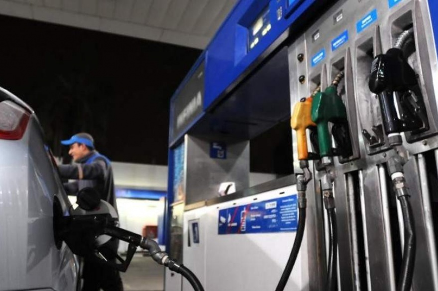 Las compañías petroleras encabezadas por YPF adelantaron la suba del 4,5% en combustible acordada con el Gobierno Nacional para el mes de julio.