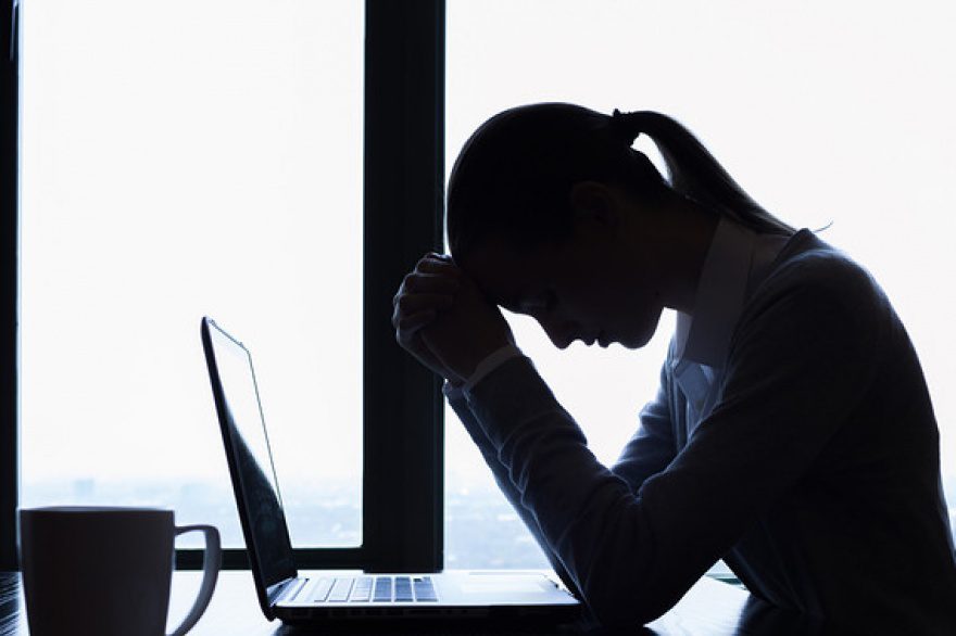 Suicidio adolecente: impulsan guía docente para prevenir la inducción por redes sociales