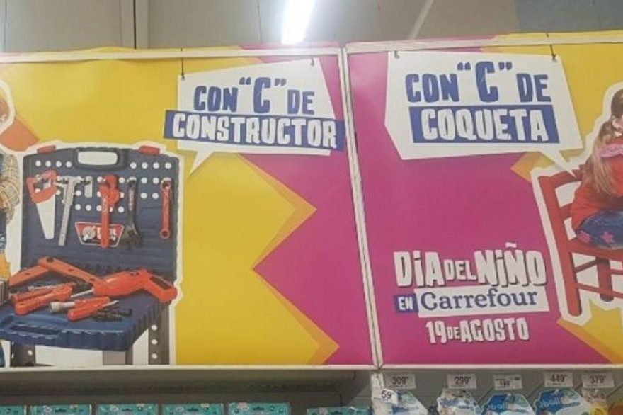 Papelón: Carrefour pidió disculpas por la campaña sexista del día del niño y la levantó