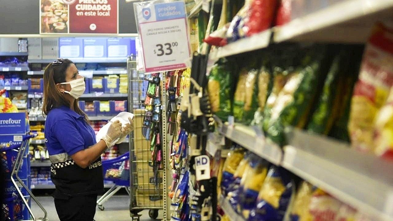 Los intendentes desplegaron controles para verificar los precios congelados.