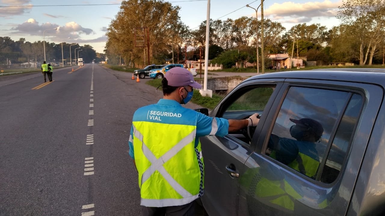 Los controles fomentan la ley de alcohol cero.