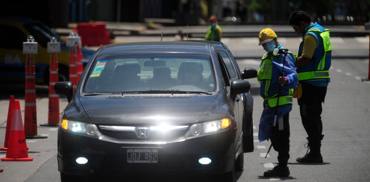Los controles fomentan la ley de alcohol cero.