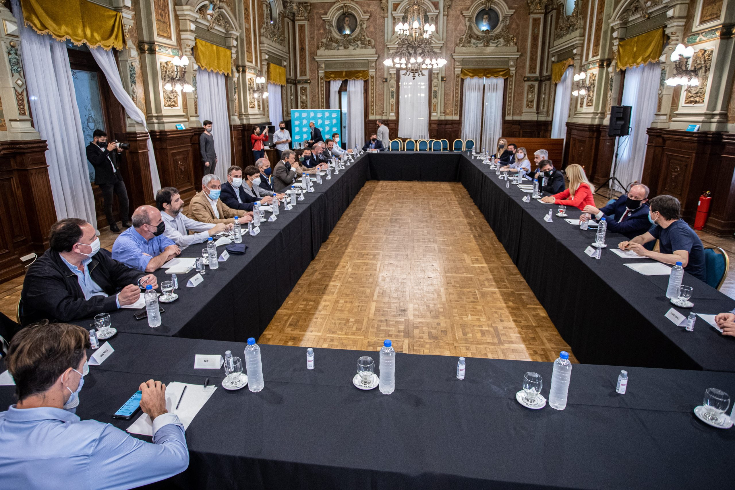 Kicillof se reunió con intendentes por precios congelados