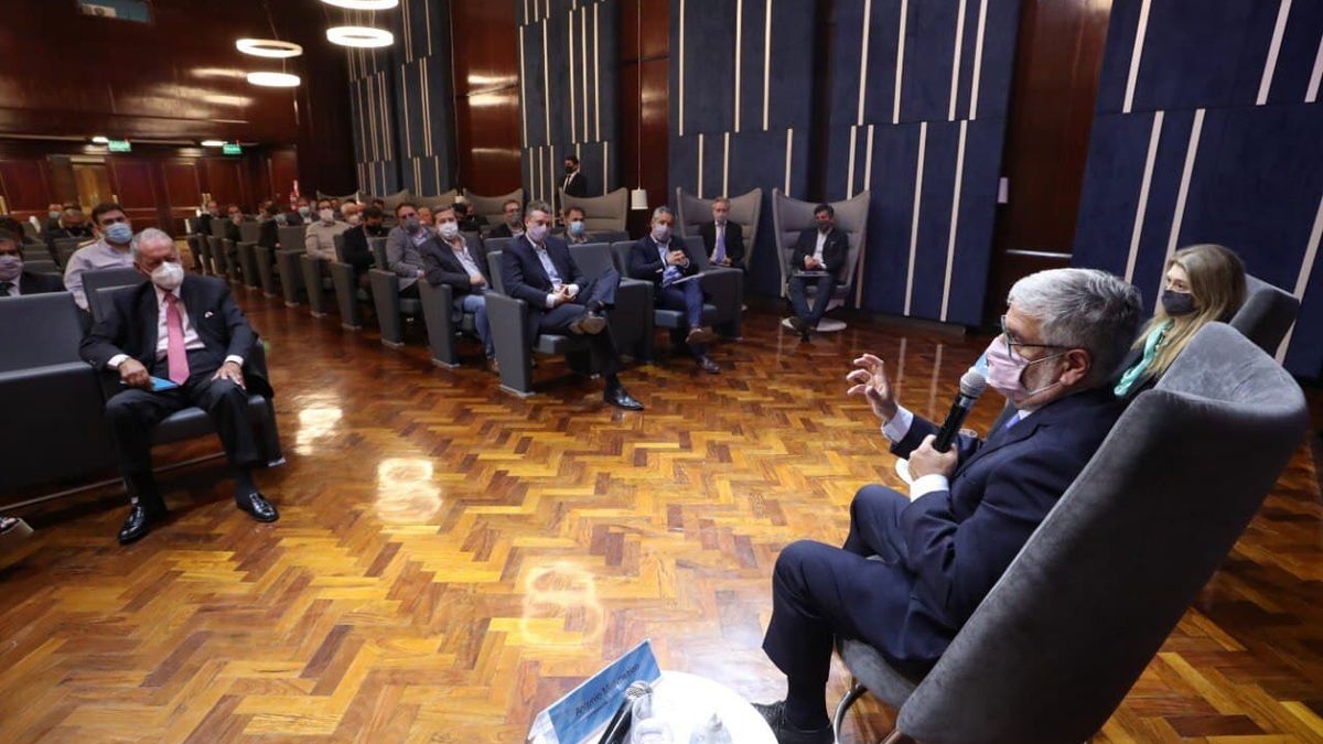 Feletti se reunirá con intendentes del conurbano para controlar los precios congelados