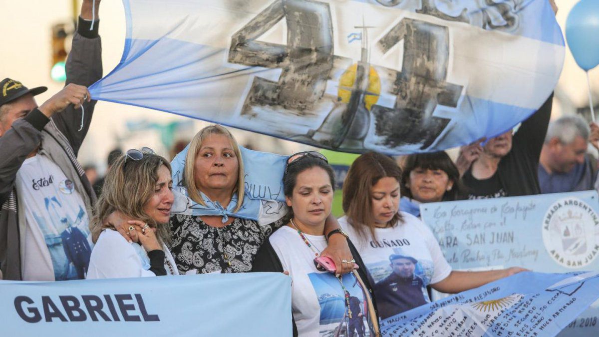 Los familiares de víctimas del ARA San Juan piden la detención de Macri.