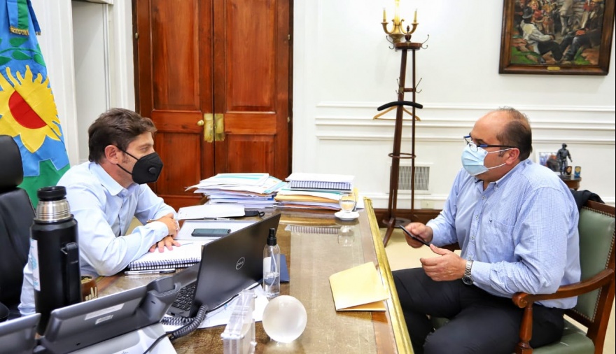 Héctor Olivera reunido con Axel Kicillof durante la pandemia. 