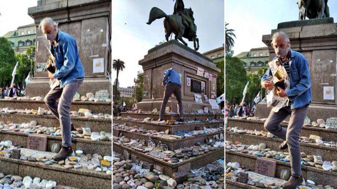 El ataque al memorial que condenó Cerruti. 