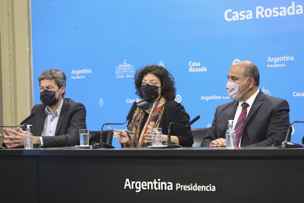 El jefe de Gabinete Manzur y la Misnitra de Salud Vizzotti dispusioeron las nuevas medidas para pasajeros provenientes de África.