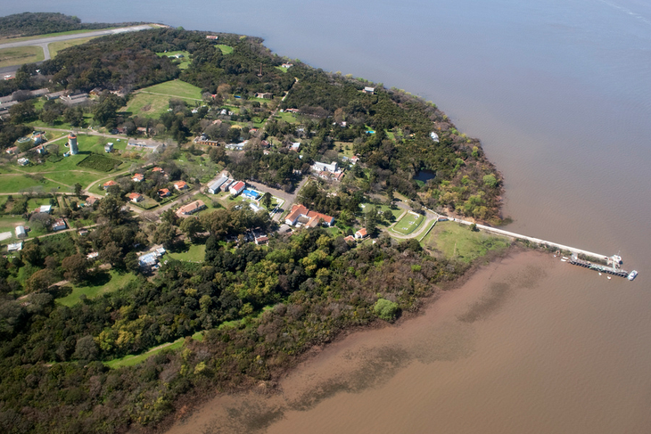 La Isla Martín García se sitúa a unos 40 kilómetros de la costa norte bonaerense.