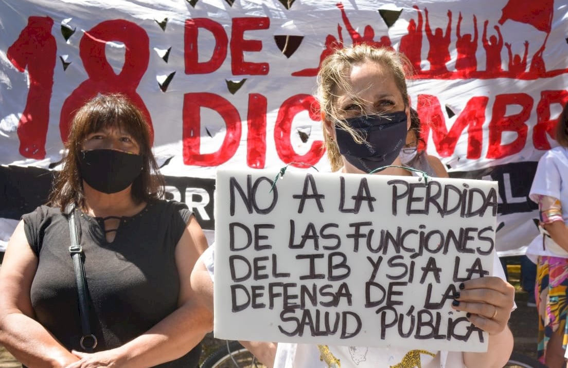 El proyecto de ley de Kicillof que busca transformar al Instituto Biológico en una sociedad del Estado avanzó en la Cámara de Diputados. El Frente de Todos votó en soledad, Juntos impulsó un dictamen de minoría y los trabajadores continuaron con los reclamos.