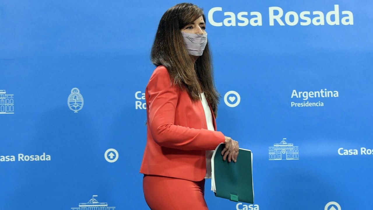 La portavoz de la Presidencia, Cerruti, sostuvo que con el cepo a los viajes al exterior “se va poder viajar pagando en una cuota, financiando los montos, o esperando unos meses”.