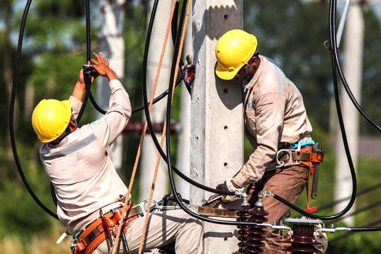 El Gobierno bonaerense dispuso un subsidio de $2.800 para la luz.