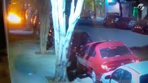 Un grupo encapuchados atacaron con nueve bombas molotov el edificio del periódico  en el barrio de Barracas.