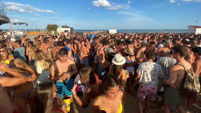Fin de semana largo: las playas desbordaron el sábado cuando la temperatura rozó los 30º