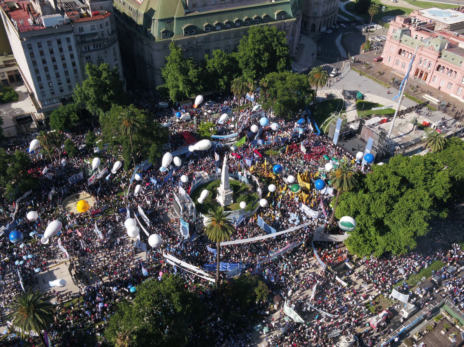 Fernández apuntó contra el expresidente Mauricio Macri y los libertarios en el acto por el día de la militancia