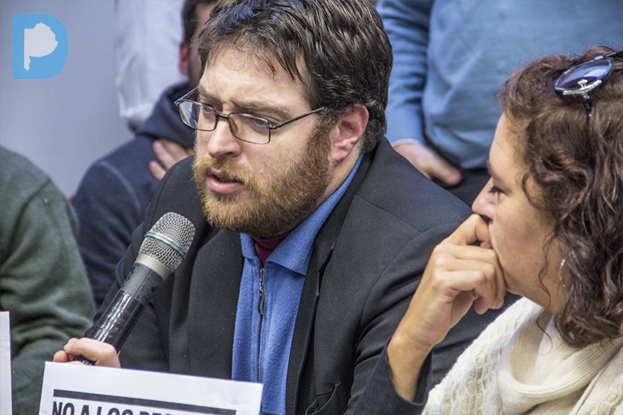 Kane en uno de sus pasos por la Legislatura, fotografiado por Diputados Bonaerenses. 