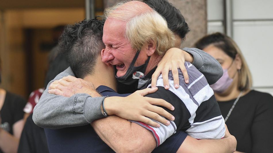 Los jugadores de River Plate Leonardo Ponzio y Juanfer Quinteros acompañaron a la familia del Kiosquero de Ramos Mejía. 