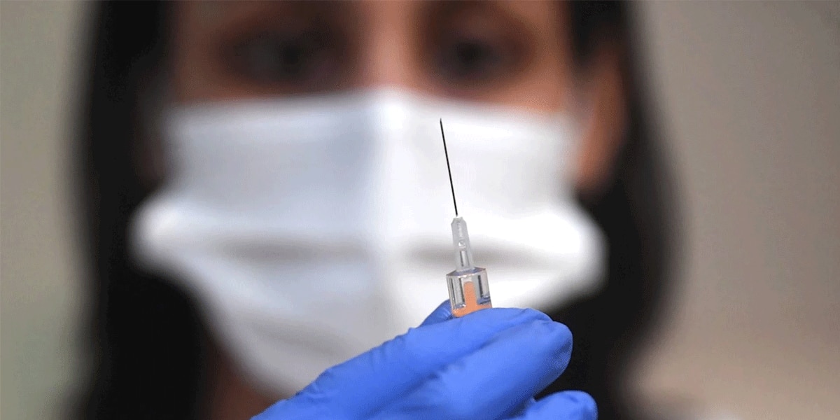 SLos ministros de Salud resolvieron impulsar la tercera dosis.