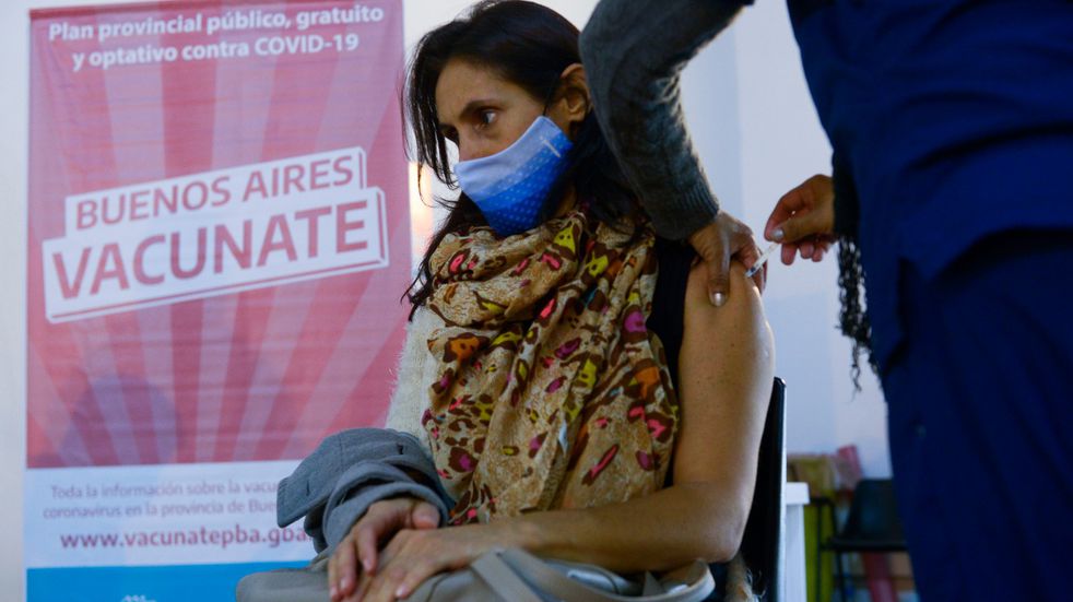 La tecera dosis se comenzara a aplicar en la provincia la semana que viene. 