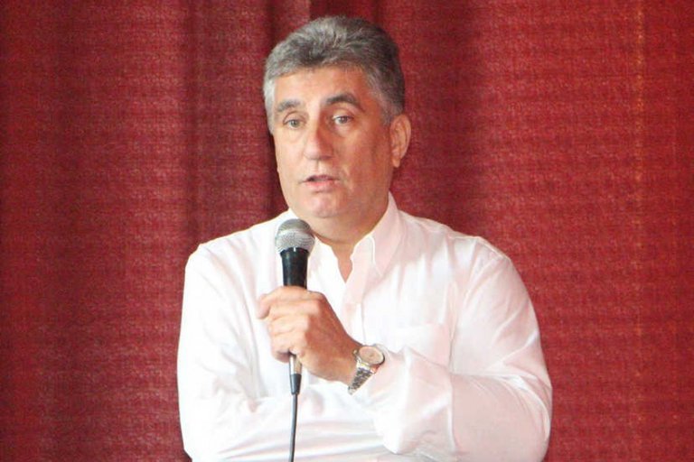 El secretario general de la mesa juninense de la UCR, Martín Agosti, rompió con el Pro.
