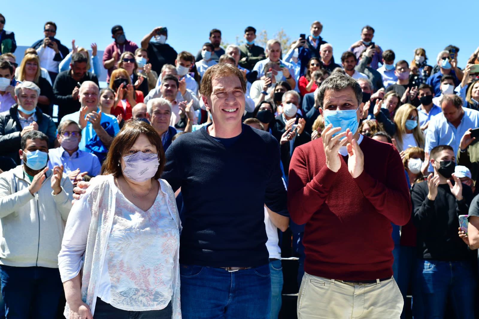 Juntos realiza su cierre de campaña en el Club Atenas