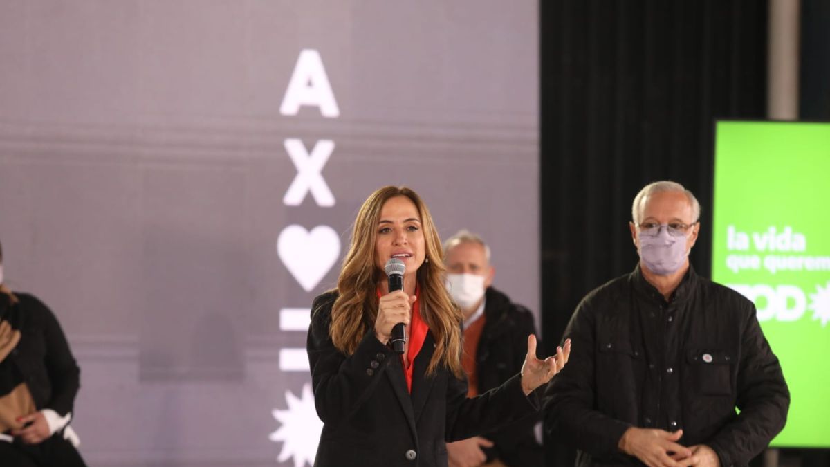 Victoria Tolosa Paz y Daniel Gollan en un acto en la Sétima sección electoral.