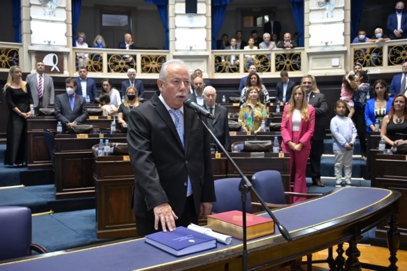 Carlos Cuto Moreno jurò como diputado provincial por la Sexta. 