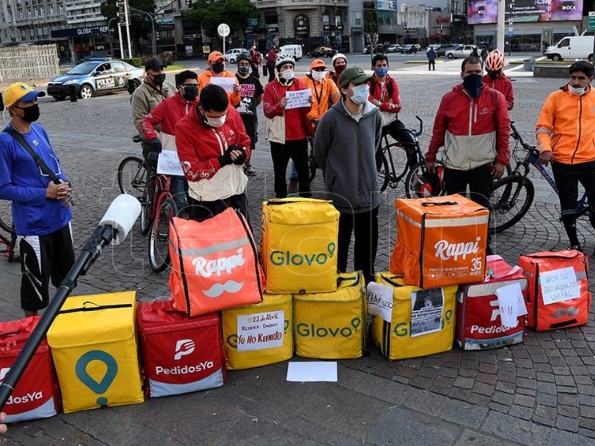 las Apps de delivery se convirtieron en una actividad refugio en un contexto de creciente desocupación, pero que ese trabajo es informal y precario. 