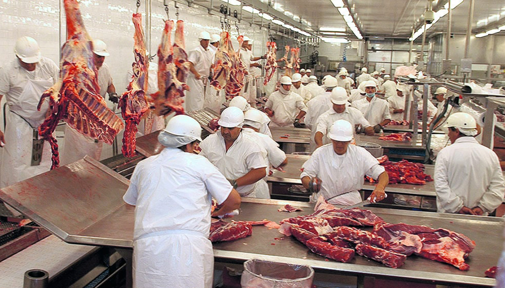Los trabajadores de la industria de la carne recibirán 20.000 pesos