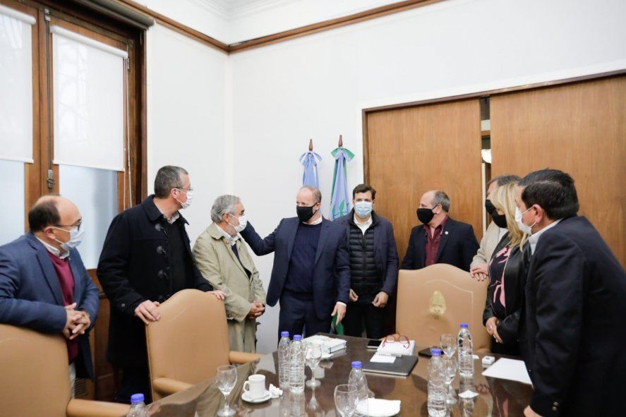 Presupuesto 2022. Conclave entre el presidente de la Comisión de Presupuesto de Diputados, Juan Pablo de Jesús, y los intendentes radicales.