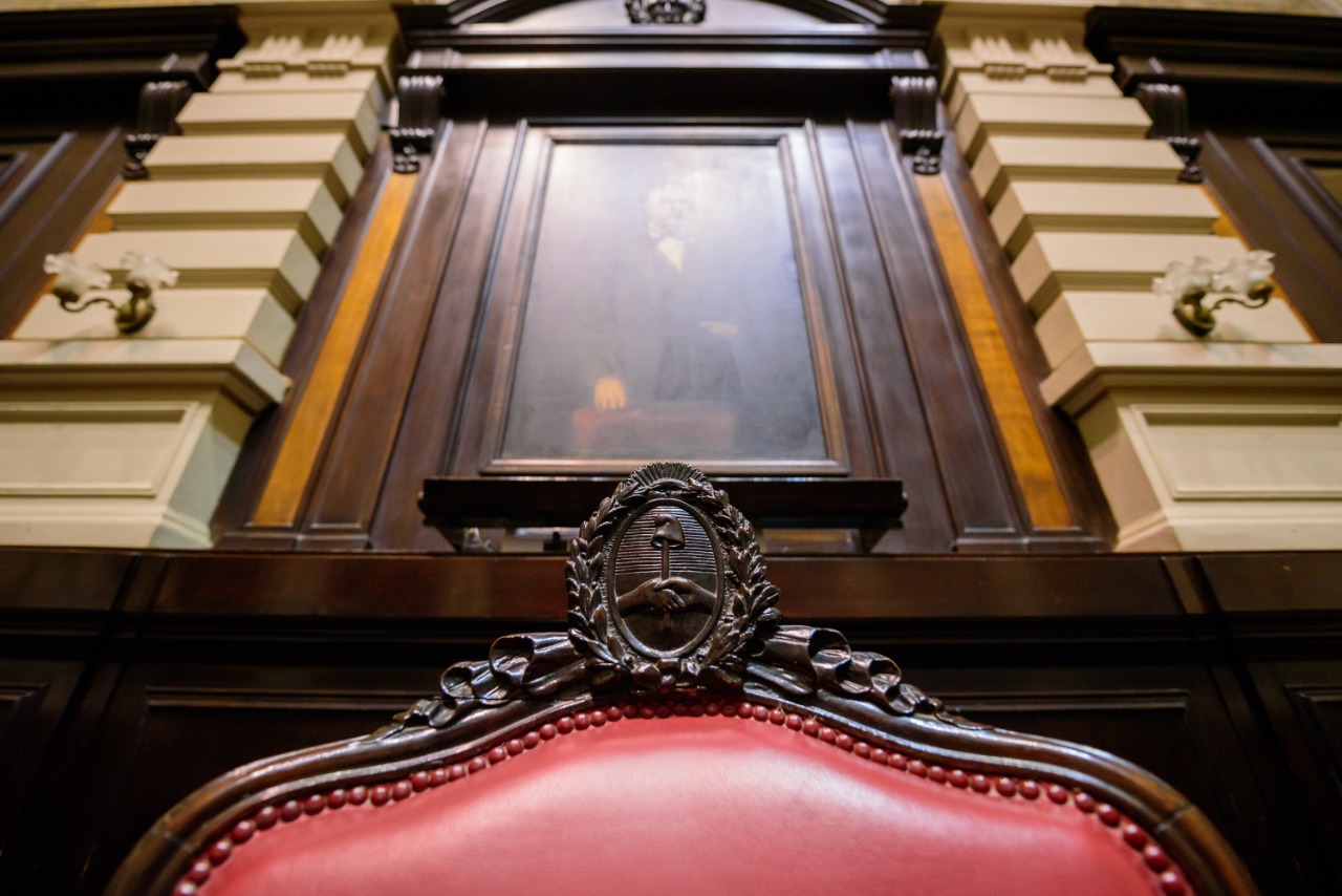 Este jueves jurarán los 23 senadores y 46 diputados provinciales electos. Además, se definirán las nuevas autoridades de ambas Cámaras legislativas y las jefaturas de bloque. Lo que se juega cada fuerza y los datos para entender de qué se trata.