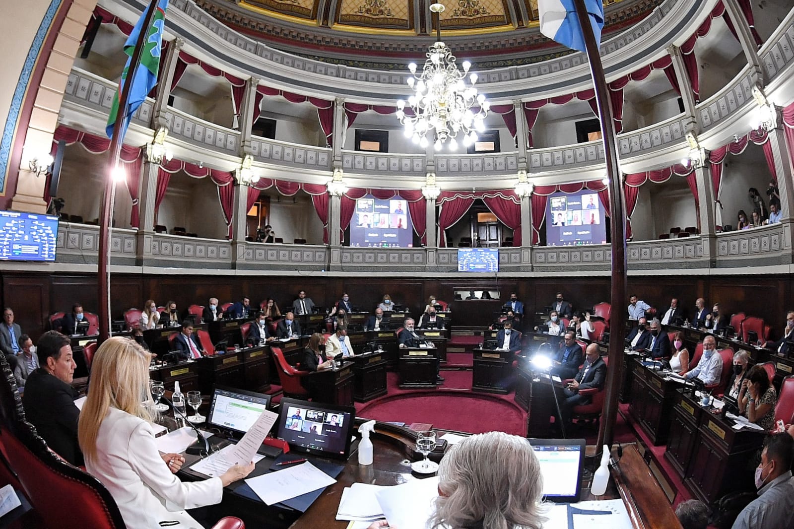 En la madrugada de este miércoles Kicillof logró que la Legislatura bonaerense le aprobara el Presupuesto 2022, que prevé gastos por $3,1 billones y la Ley Impositiva, que establece un aumento promedio de impuestos del 35%.