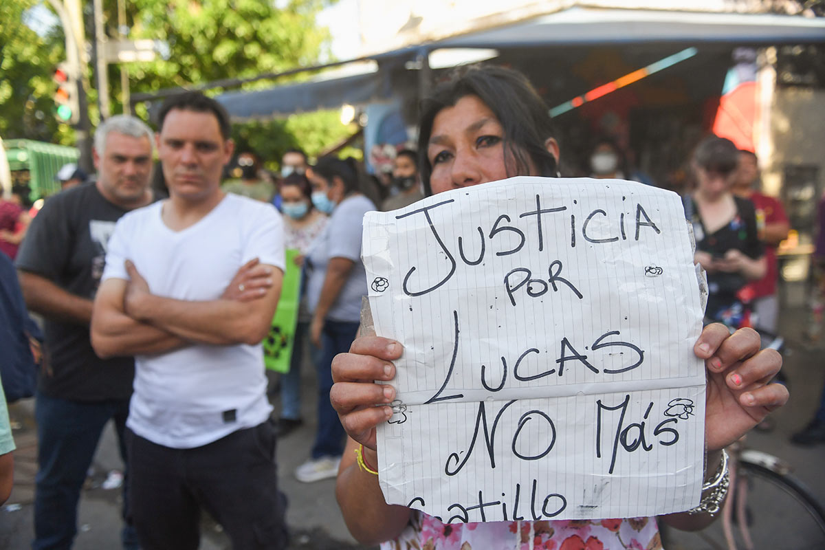 Dos comisarios de la Policía de la Ciudad detenidos como acusados del encubrimiento del crimen de Lucas González, serán indagados hoy por el juez de la causa.
