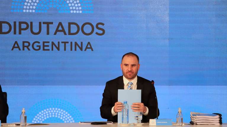El ministro de Economía, Guzmán, desmintió que vaya a presentar un nuevo proyecto de presupuesto. Repasa las declaraciones centrales tras el rechazo en el Congreso nacional.