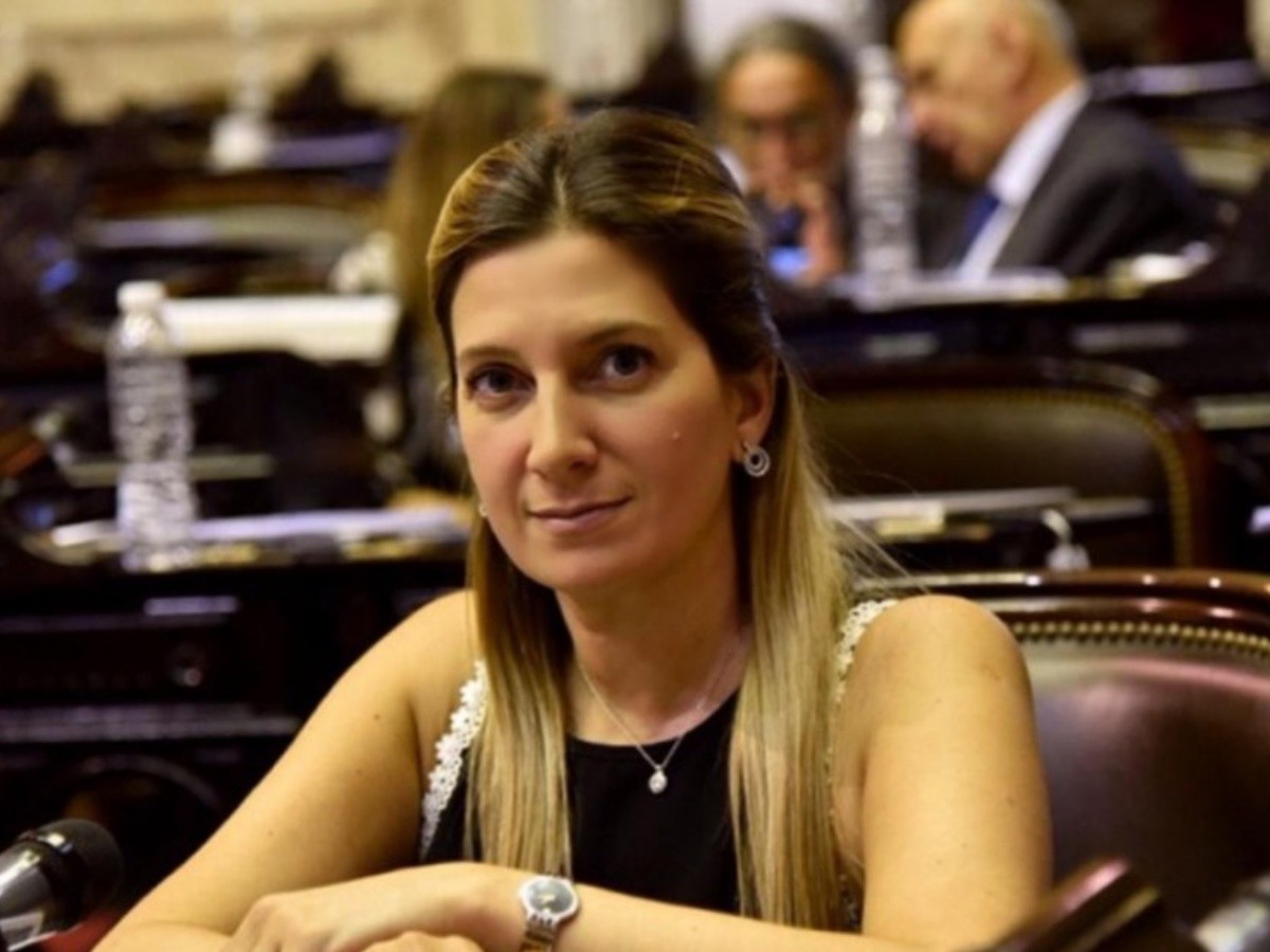 La diputada del PRO, Silvina Lospennato, busca penalizar los contenidos electorales manipulados con IA.