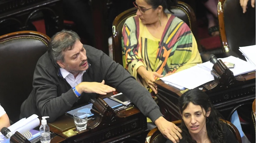 Maximo Kirchner mantuvo un duro cruce con el interbloque de Juntos por el Cambio. 