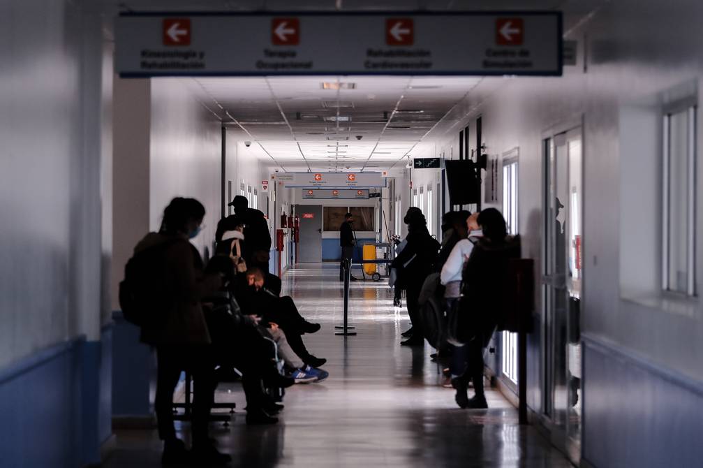 El primer caso de variante Ómicron de Covid fue detectado en un viajero procedente de Sudáfrica. Enterate de todos los detalles.