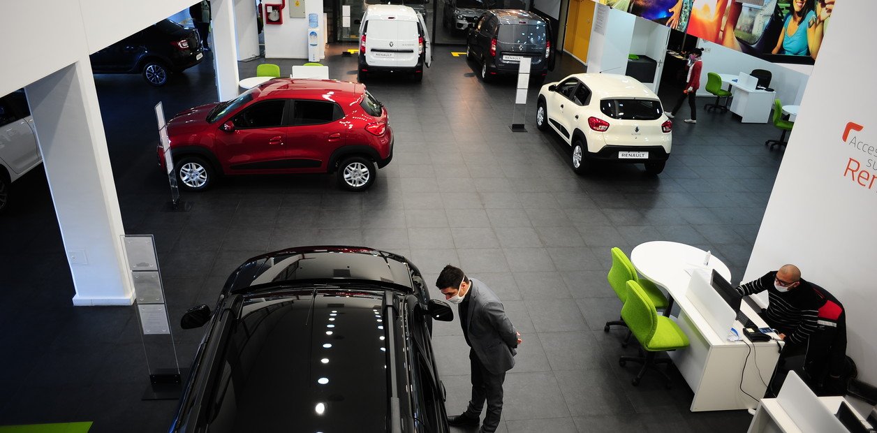 La venta de autos 0 Km sufrió una leve suba respecto a octubre y una caída interanual del 18,7% comparada con igual mes del año pasado. Con todo, en los primeros once meses del 2021 acumula un repunte del 13%.