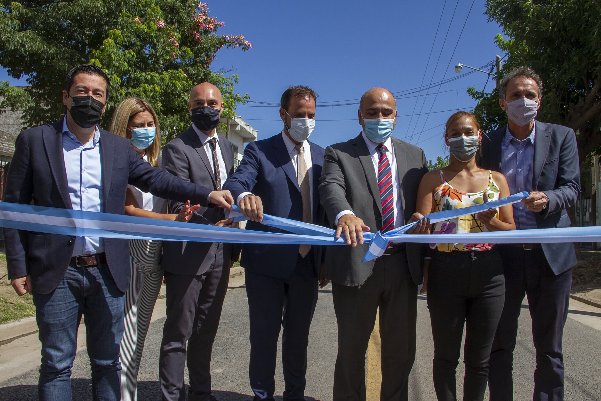 Inauguran obras viales que integran a diez barrios de Escobar