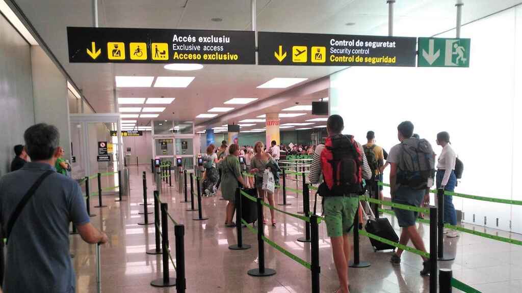 La Organización Mundial de Salud (OMS) sugirió a los Estados miembro “levantar o suavizar” las limitaciones a los viajes internacionales. 