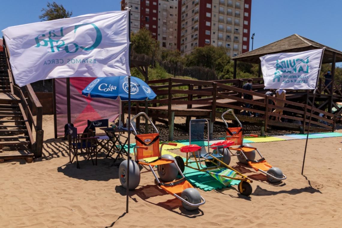 El partido de La Costa dispuso más sillas anfibias gratis para personas con discapacidad