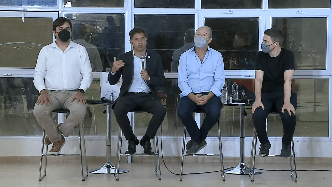 Kicillof, Kreplak, Fernández y Costa en conferencia de prensa en el municipio de Monte Hermoso.