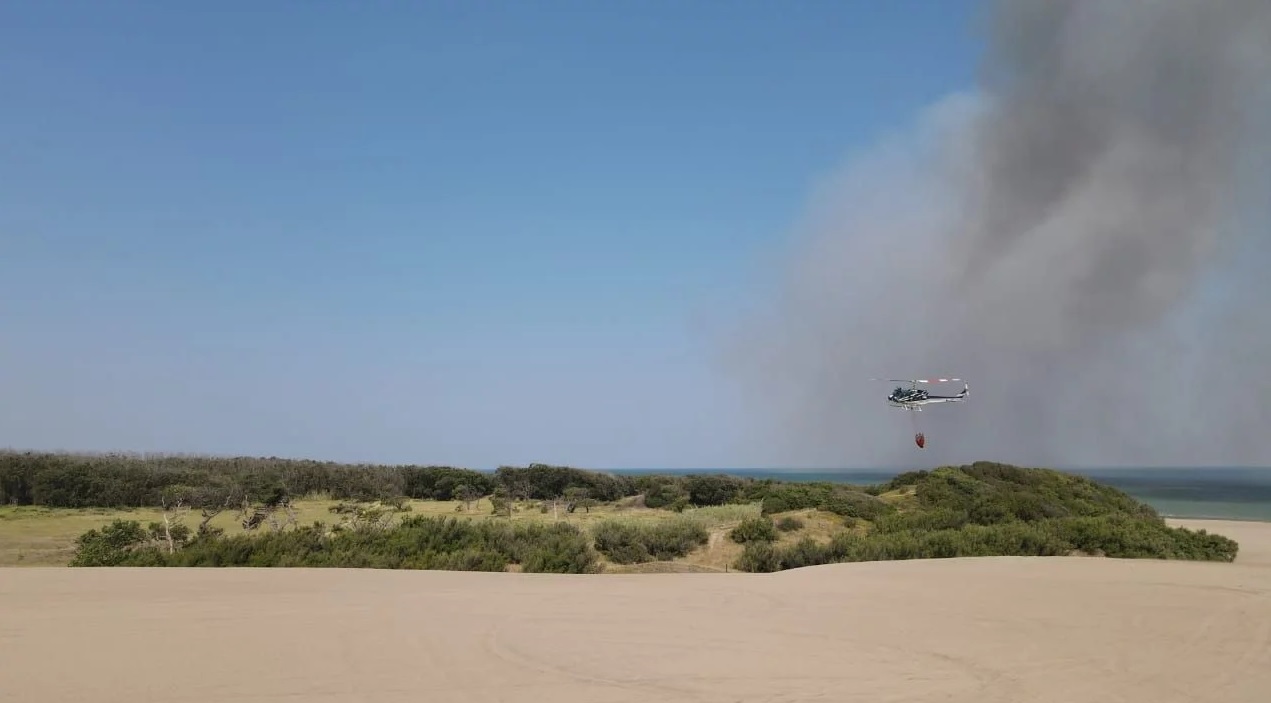 Postales del incendio en Miramar.