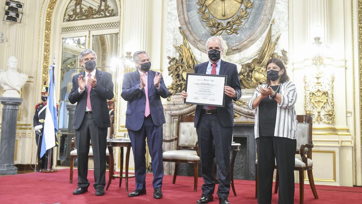 El Presidente entregó distinciones y premios a científicos e investigadores argentinos que se destacaron por su labor durante el último año.