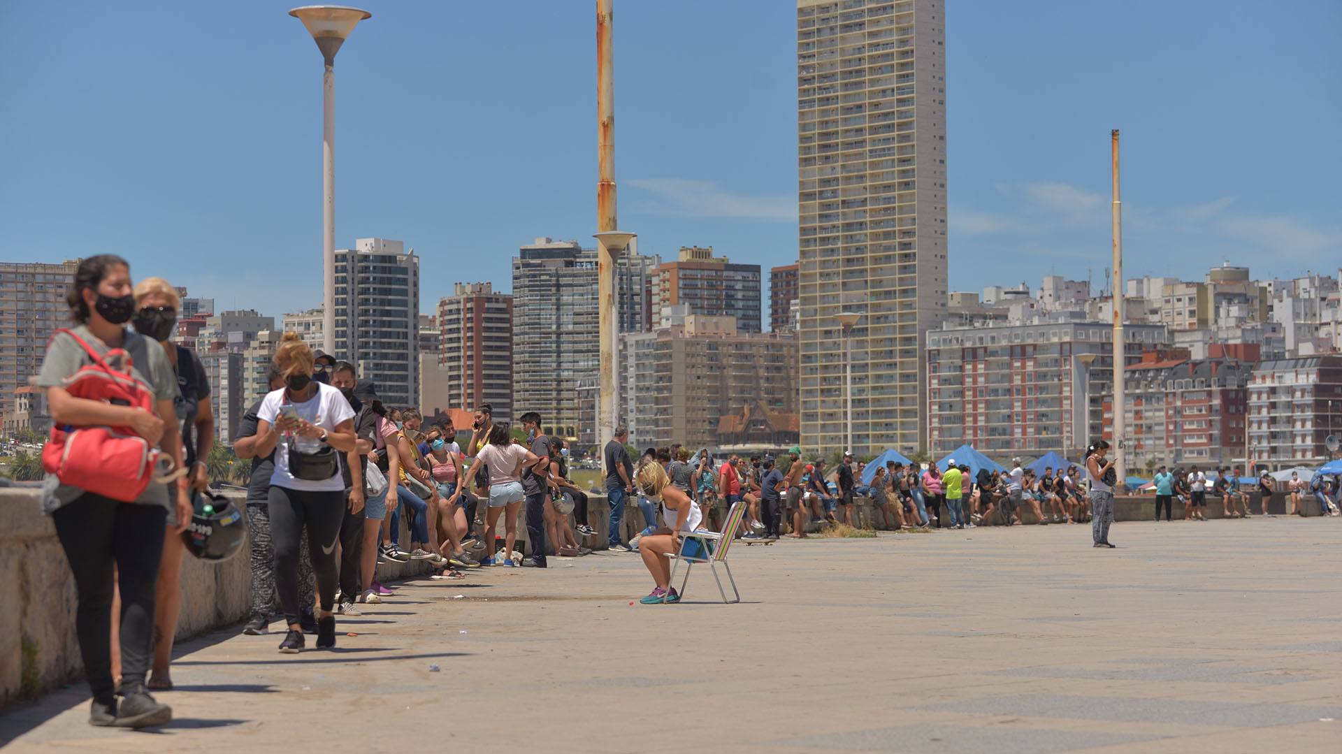 Recortan los horarios de los centros de testeo Covid ante la ola de calor