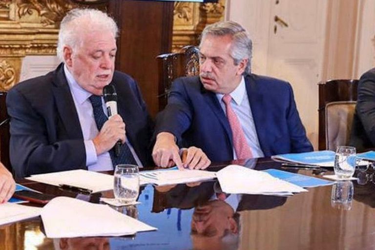  Ginés González García cuestionó este miércoles la forma en la que el presidente oficializó de manera pública el pedido de renuncia. 
