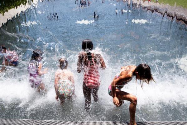La ola de calor afecta especialmente a niños y mayores de 60 años.