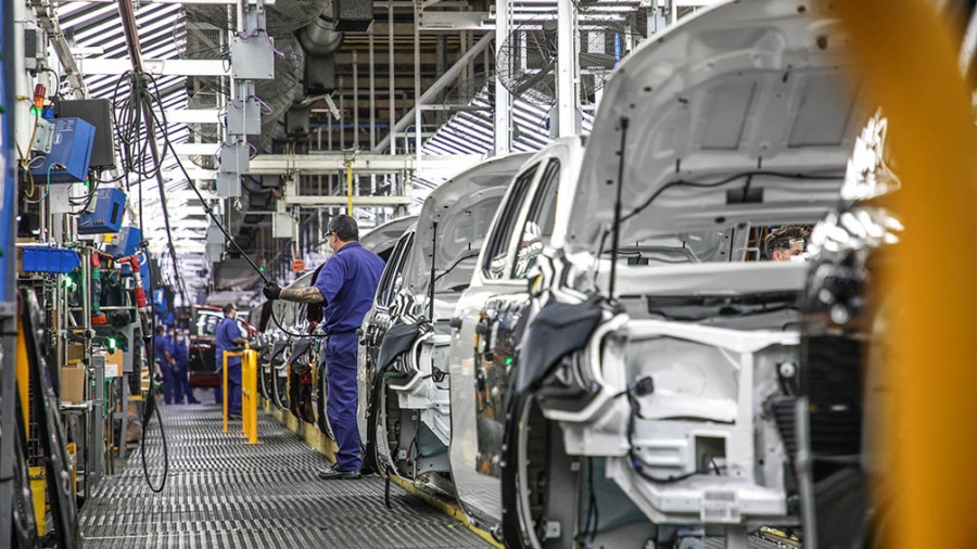 En 2021, el sector expandió la producción de autos a 434.753 unidades, entre vehículos de pasajeros y utilitarios. Esto representó un crecimiento del 69% respecto del año anterior.