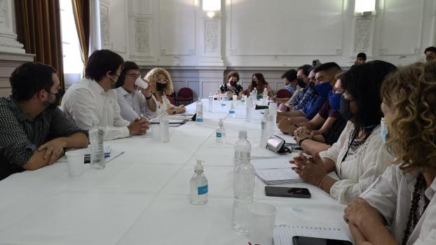 Los gremios docentes se comprometieron a monitorear el cumplimiento del protocolo Covid "Aula segura"