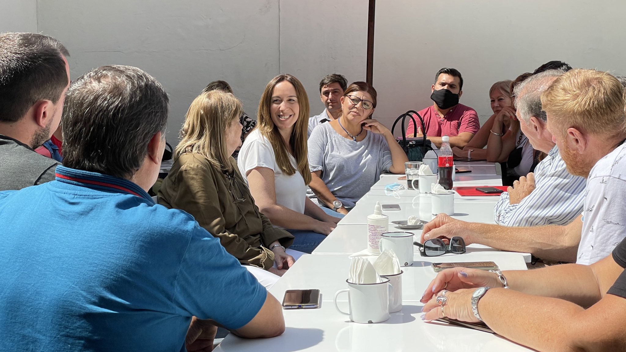 Vidal recorrió Berazategui junto a legisladores bonaerenses y referentes locales.